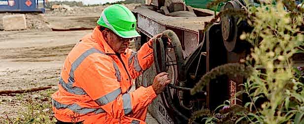 Keep your hydraulic hoses happy!